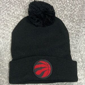 (42) NWOT raptors winter hat